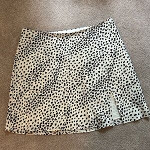 White and Black Leopard Print Pencil Skirt- size L (great condition)